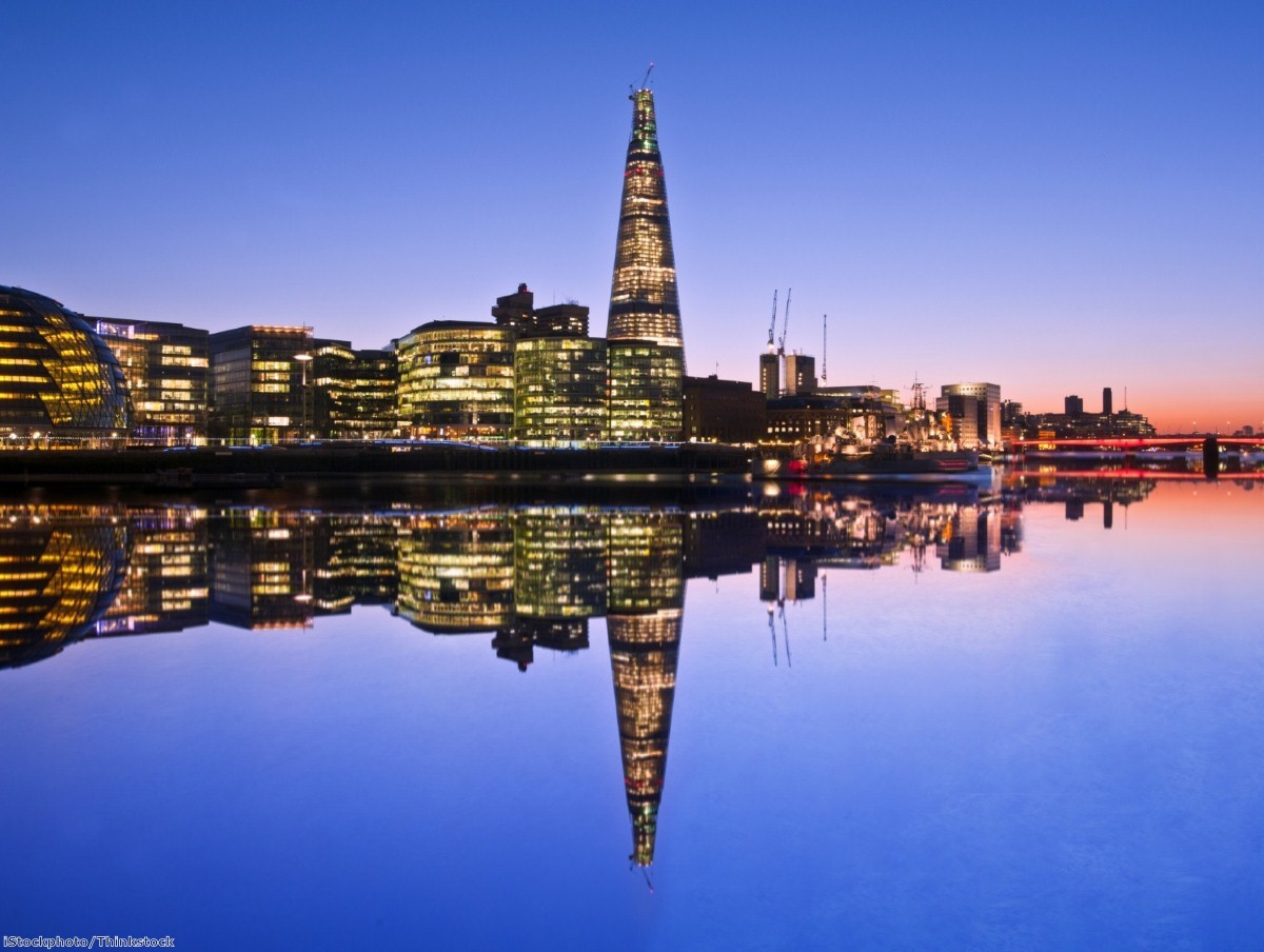 London met. The Shard в Лондоне. Небоскреб the Shard, Лондон, Великобритания. Вестминстерский дворец Лондон. Фотообои город.