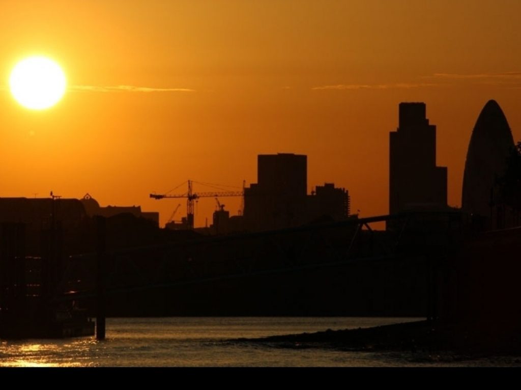 London mayor wants sunset an hour later